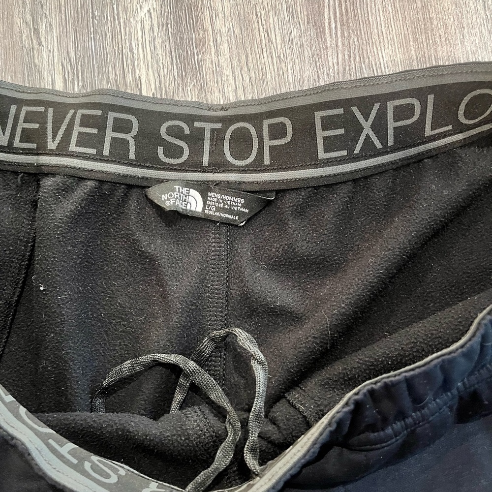 The North Face Men's Black Joggers - Picture 4 of 5